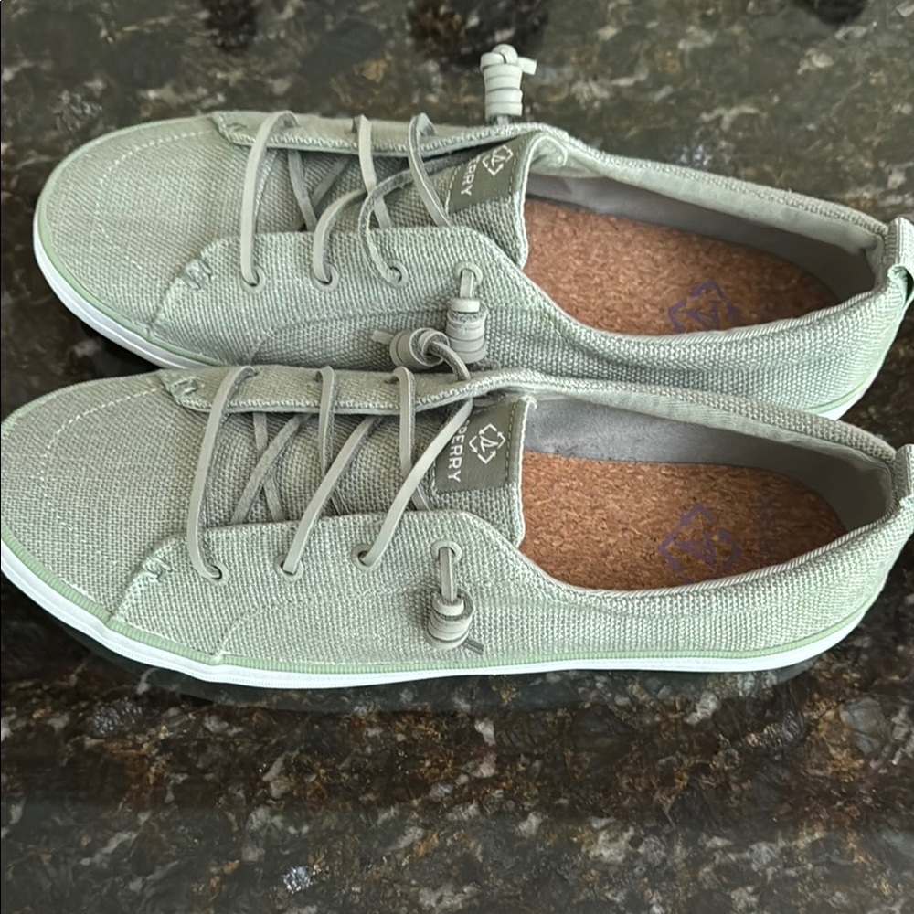 Women’s Sperry Boat-shoes!